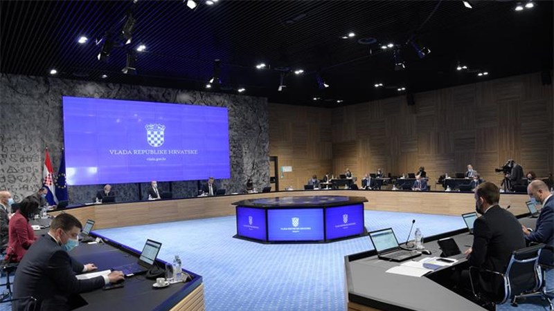 Radi suzbijanja poskupljenja goriva distributerima do kraja godine bitno se smanjuje posebna naknada za okoliš